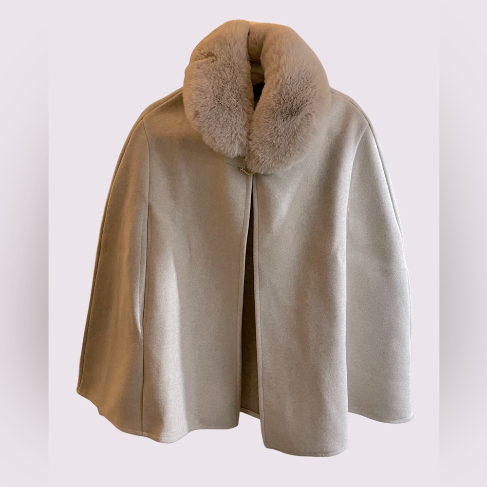 NWT Vince Camuto faux fur collar cape